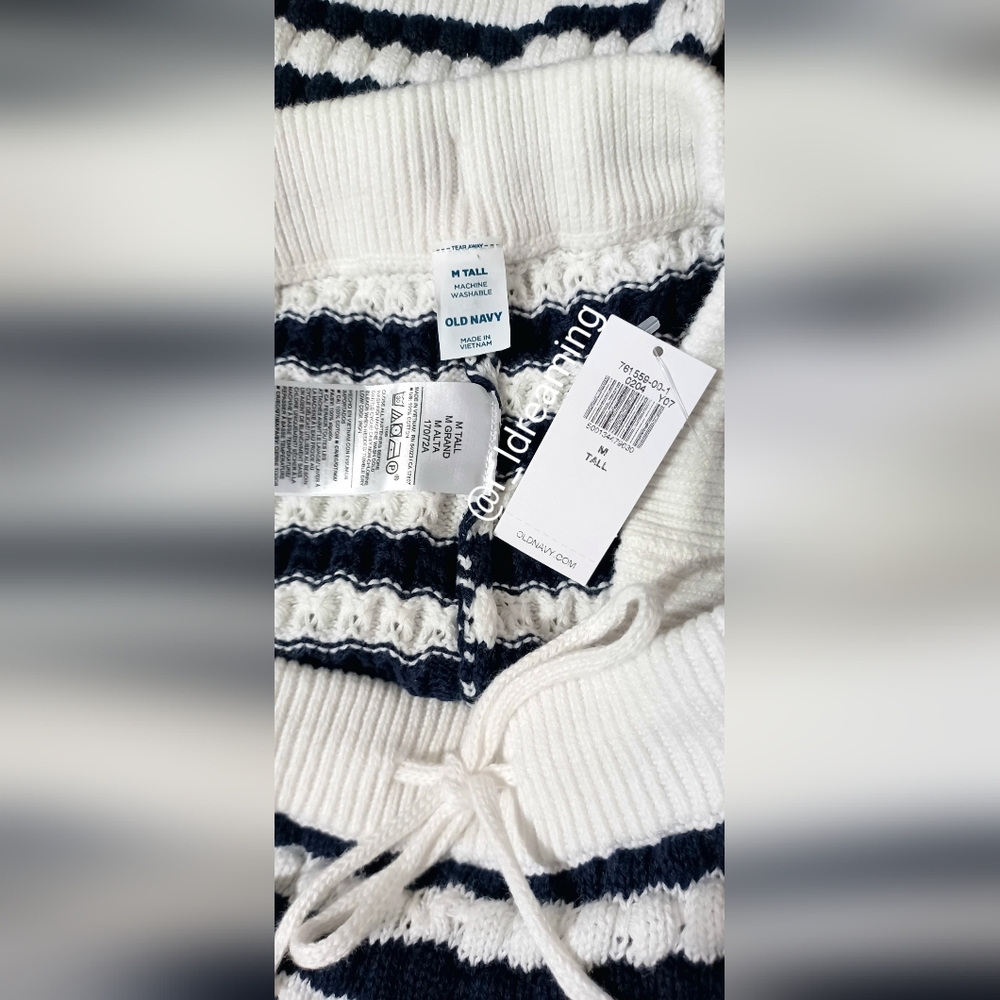 NWT Old Navy Navy And White Stripes Crochet Shorts - 3.5-inch inseam Size M/Tall - Picture 4 of 8